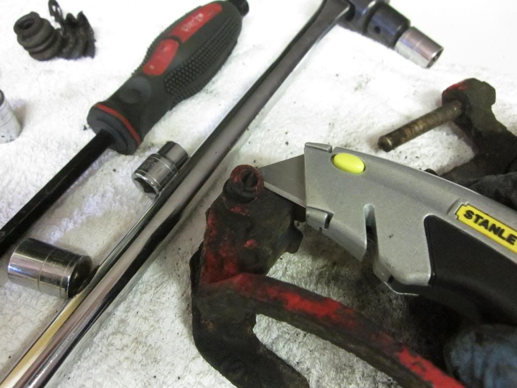 How to rebuild S13 rear calipers